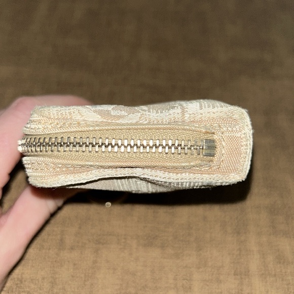 Chanel Interlocking CC Logo Wallet-Keychain - Picture 7 of 8